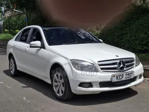 Mercedes-Benz C200 2011 Pearl