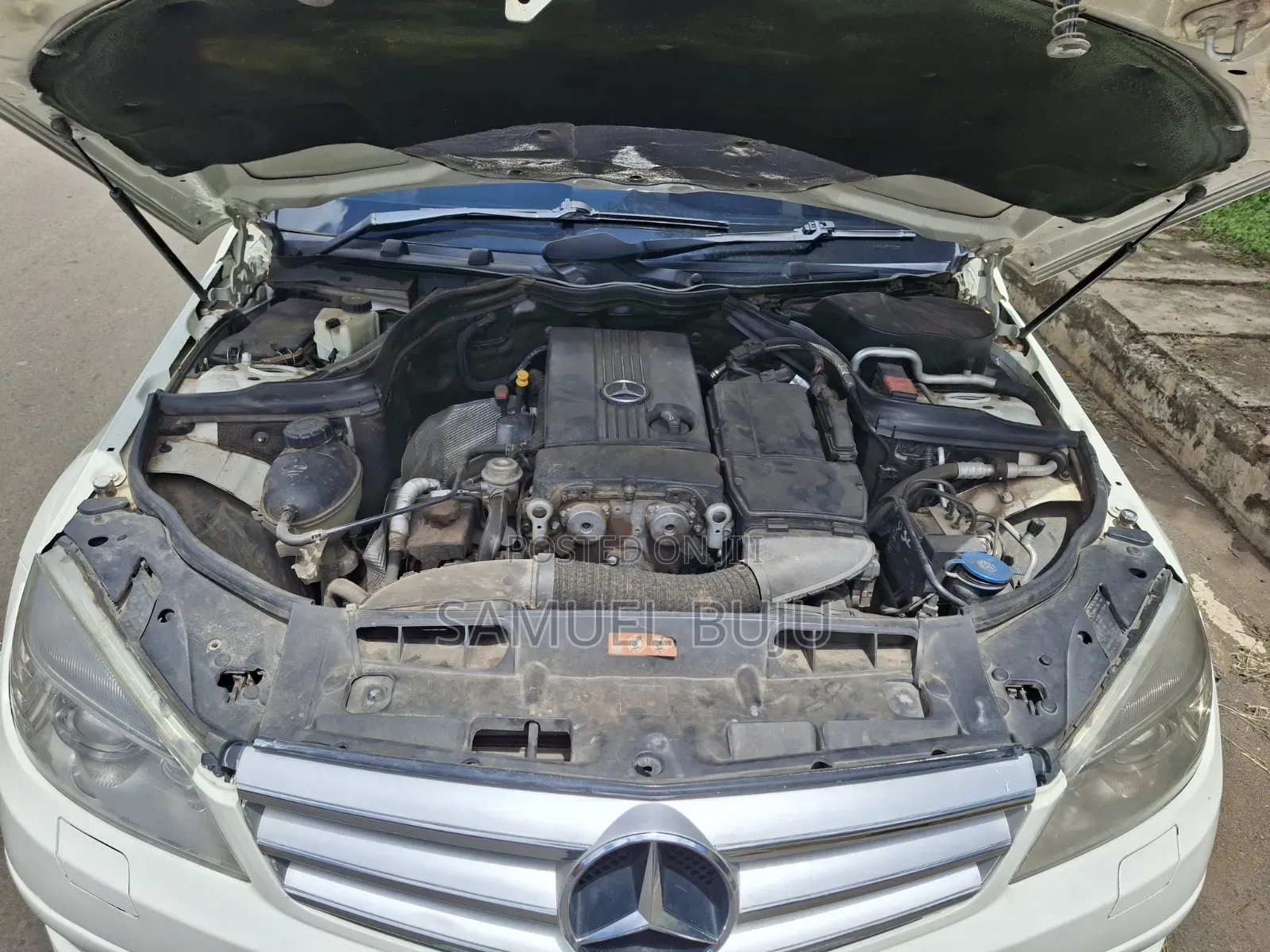 Mercedes-Benz C200 2011 Pearl