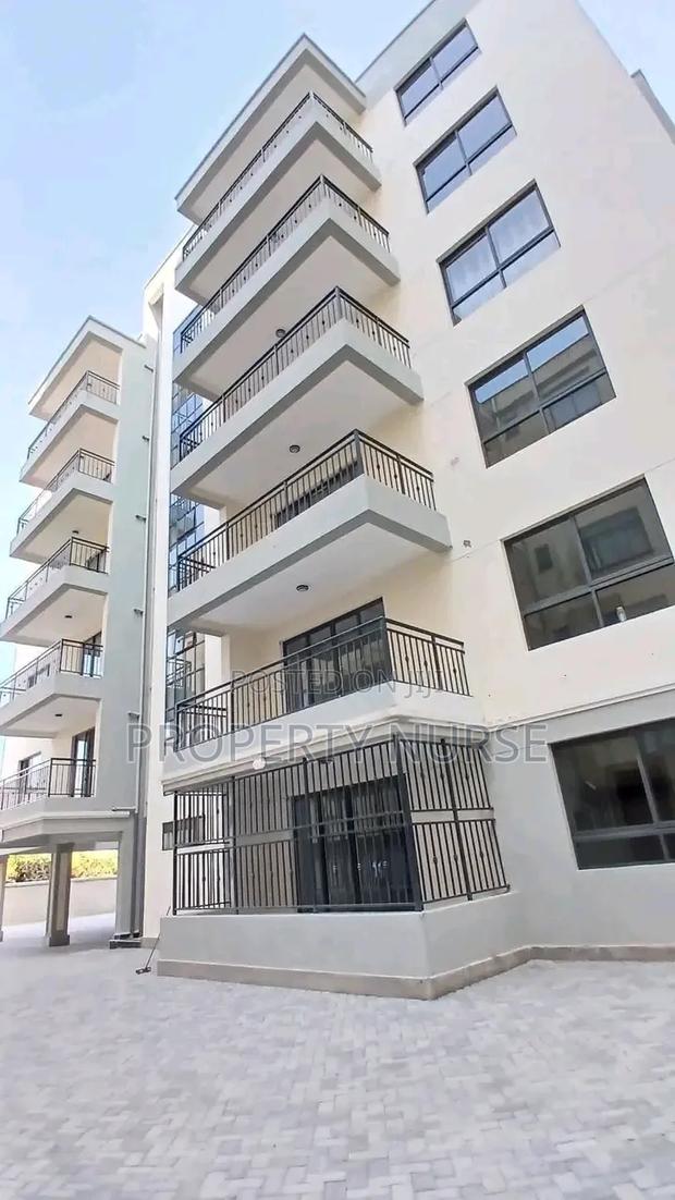 3bdrm Apartment in Gateway Mall Area for sale