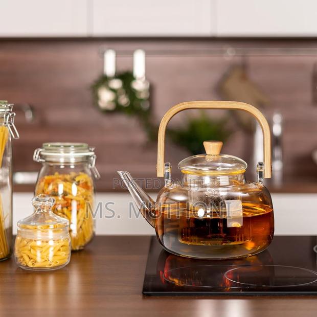 Borosilicate Glass Tea Kettle With Removable Infuser and Bamboo Handle