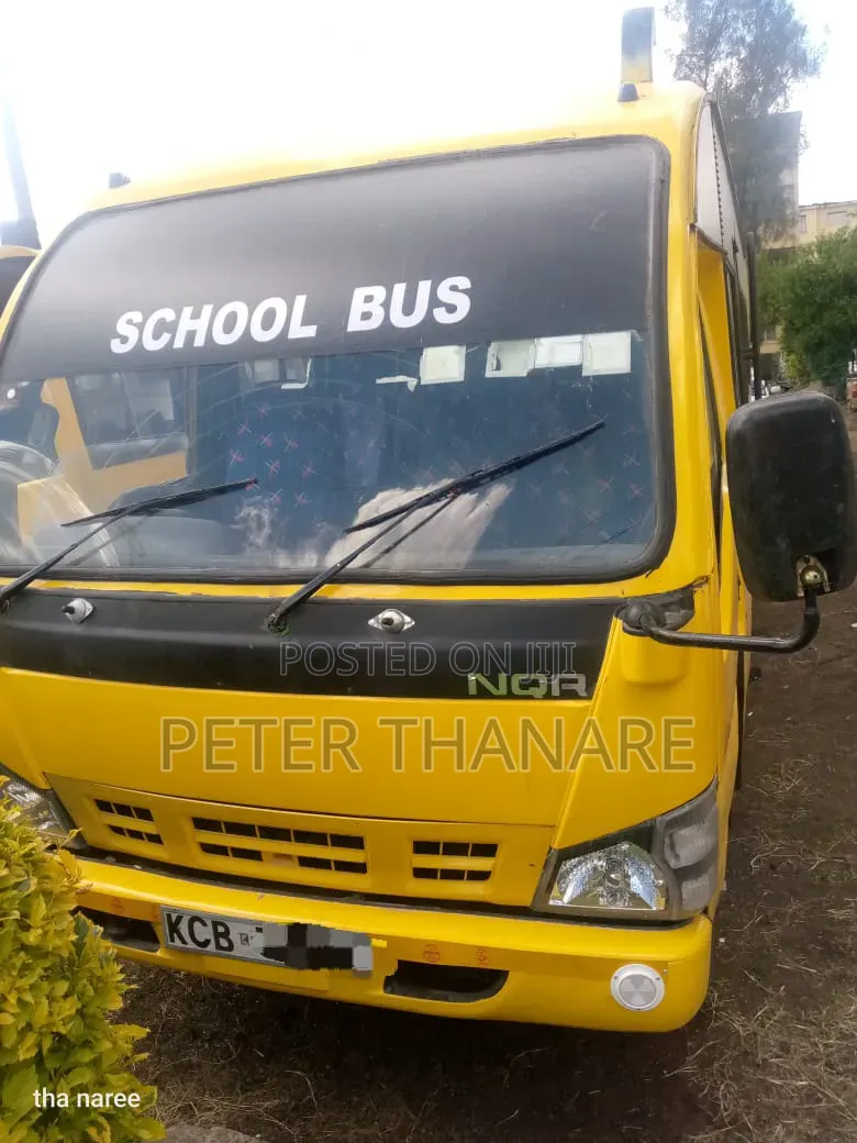 Isuzu NQR 2015 Yellow