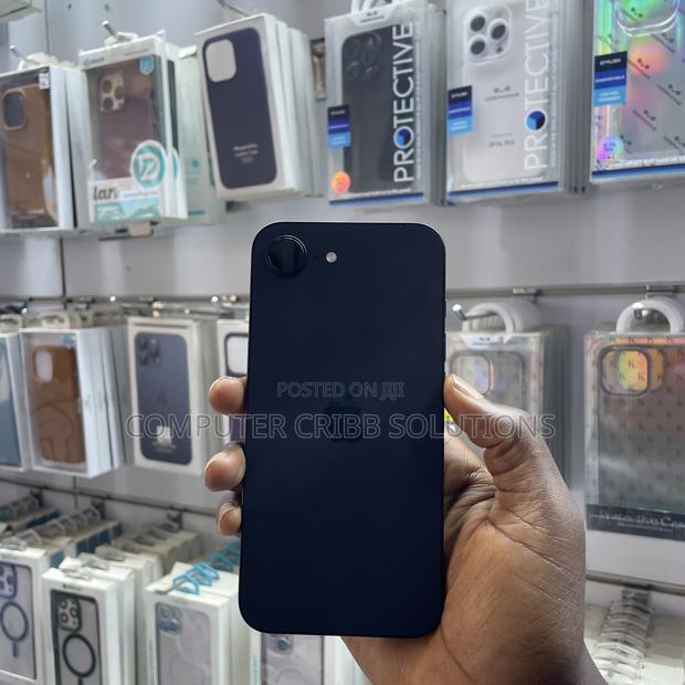 Apple iPhone 16e 256 GB Black - thumbnail 3