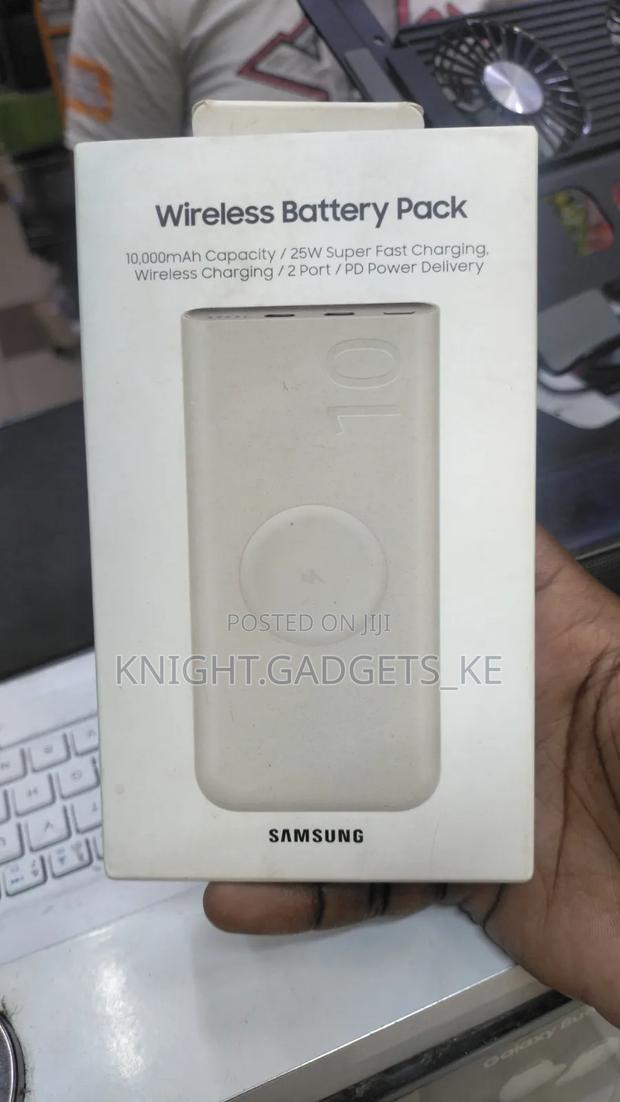 Sam. 25w Wireless Battery Pack/ Powerbank. - thumbnail 2