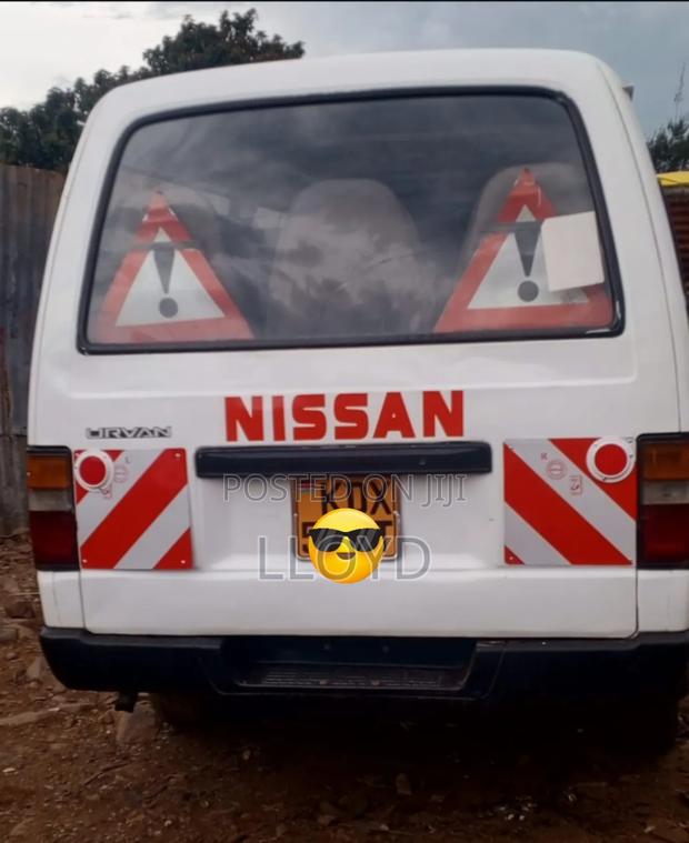 Nissan Caravan (Urvan) 2003 White - thumbnail 2