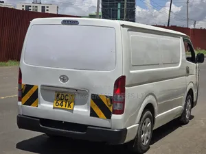 Toyota HiAce 2014 White