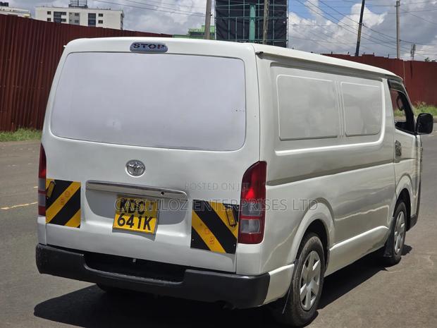 Toyota HiAce 2014 White - thumbnail 5