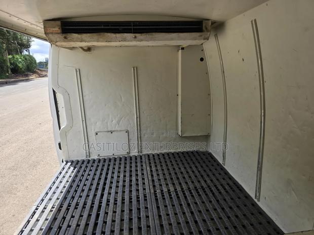 Toyota HiAce 2014 White - thumbnail 7