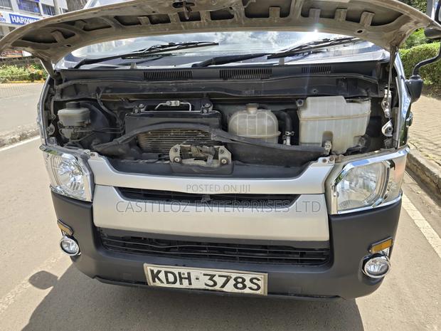 Toyota HiAce 2014 White - thumbnail 10