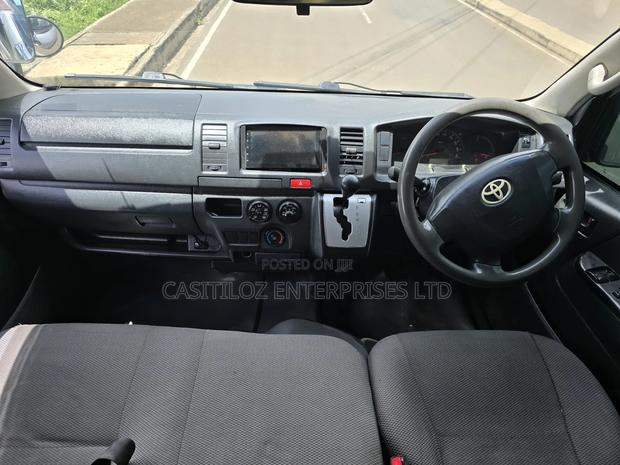 Toyota HiAce 2015 Silver - thumbnail 5