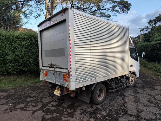 2014 Mitsubishi Canter - thumbnail 2