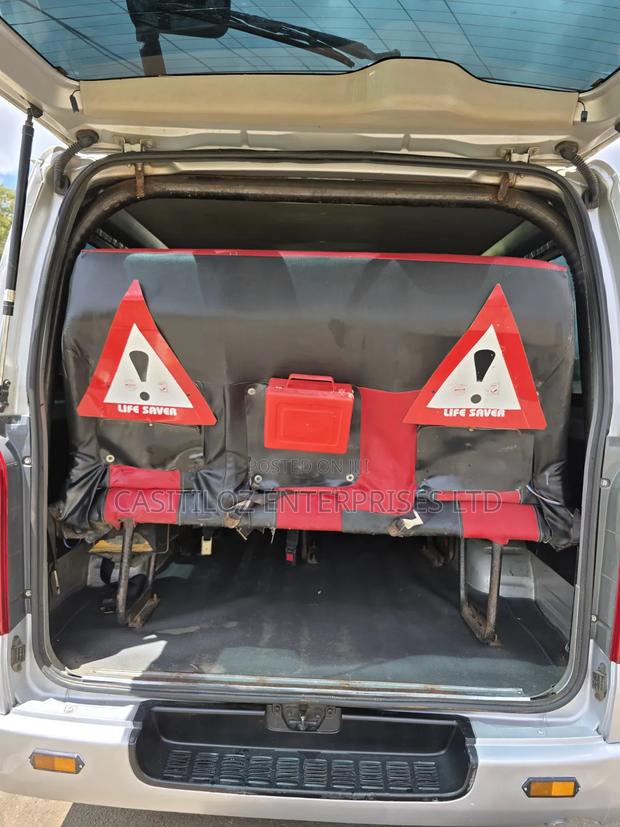 Toyota HiAce 2015 Silver - thumbnail 9