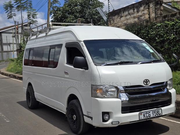 Toyota Grand HiAce 2009 White