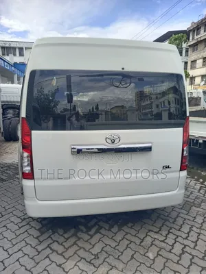 Toyota HiAce 2022 White