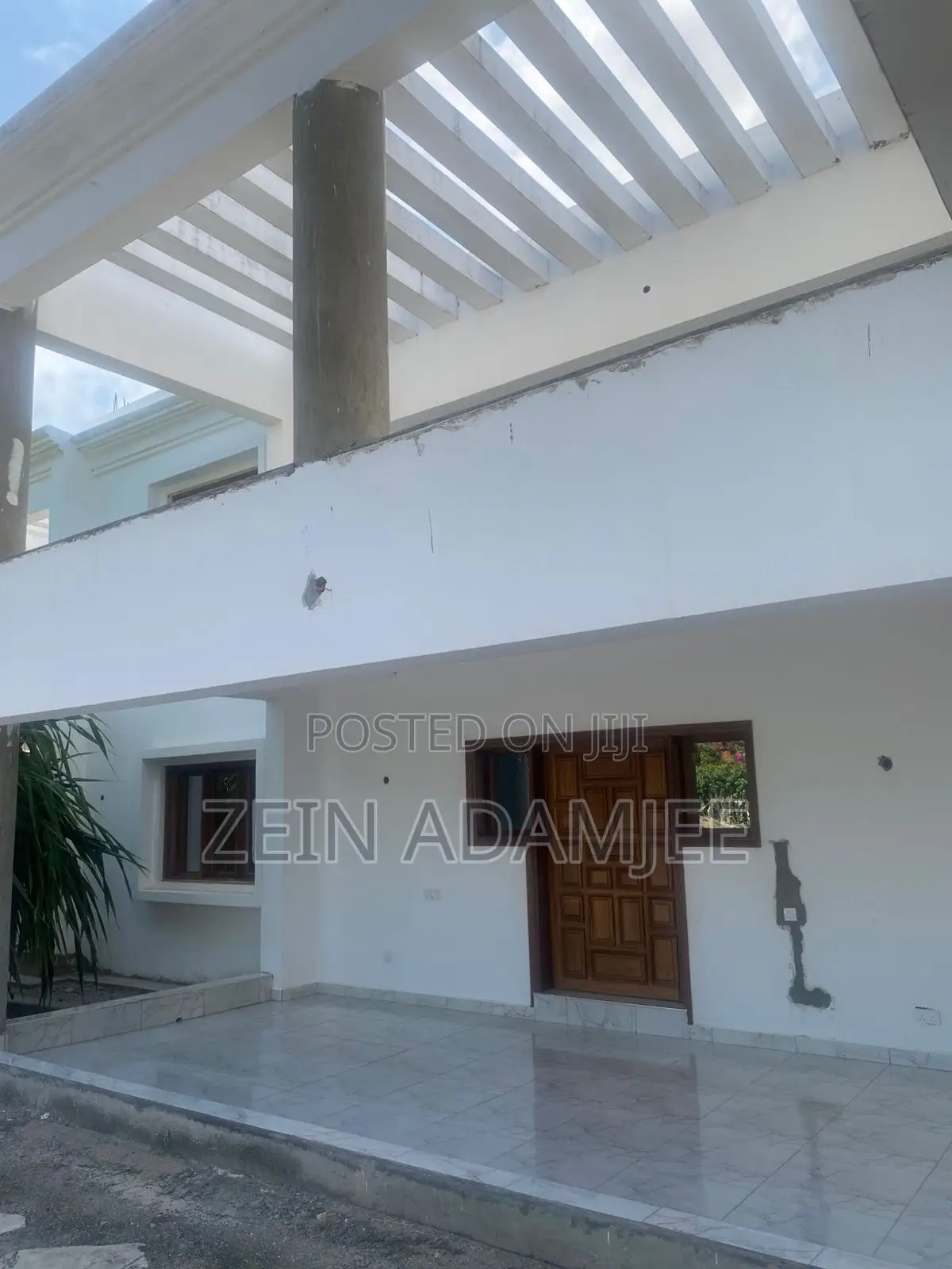 6bdrm Villa in Town Centre for sale