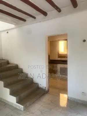 6bdrm Villa in Town Centre for sale