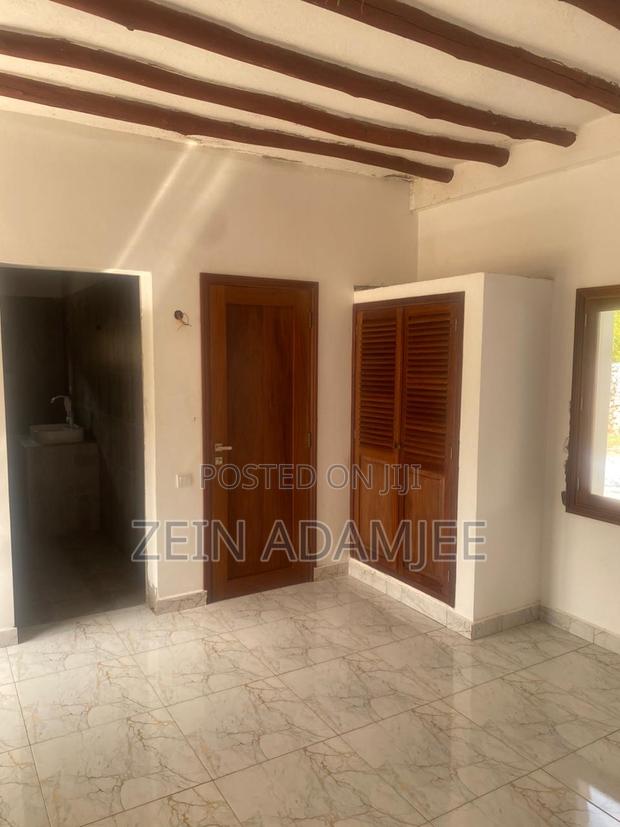 6bdrm Villa in Town Centre for sale - thumbnail 7