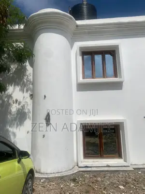6bdrm Villa in Town Centre for sale