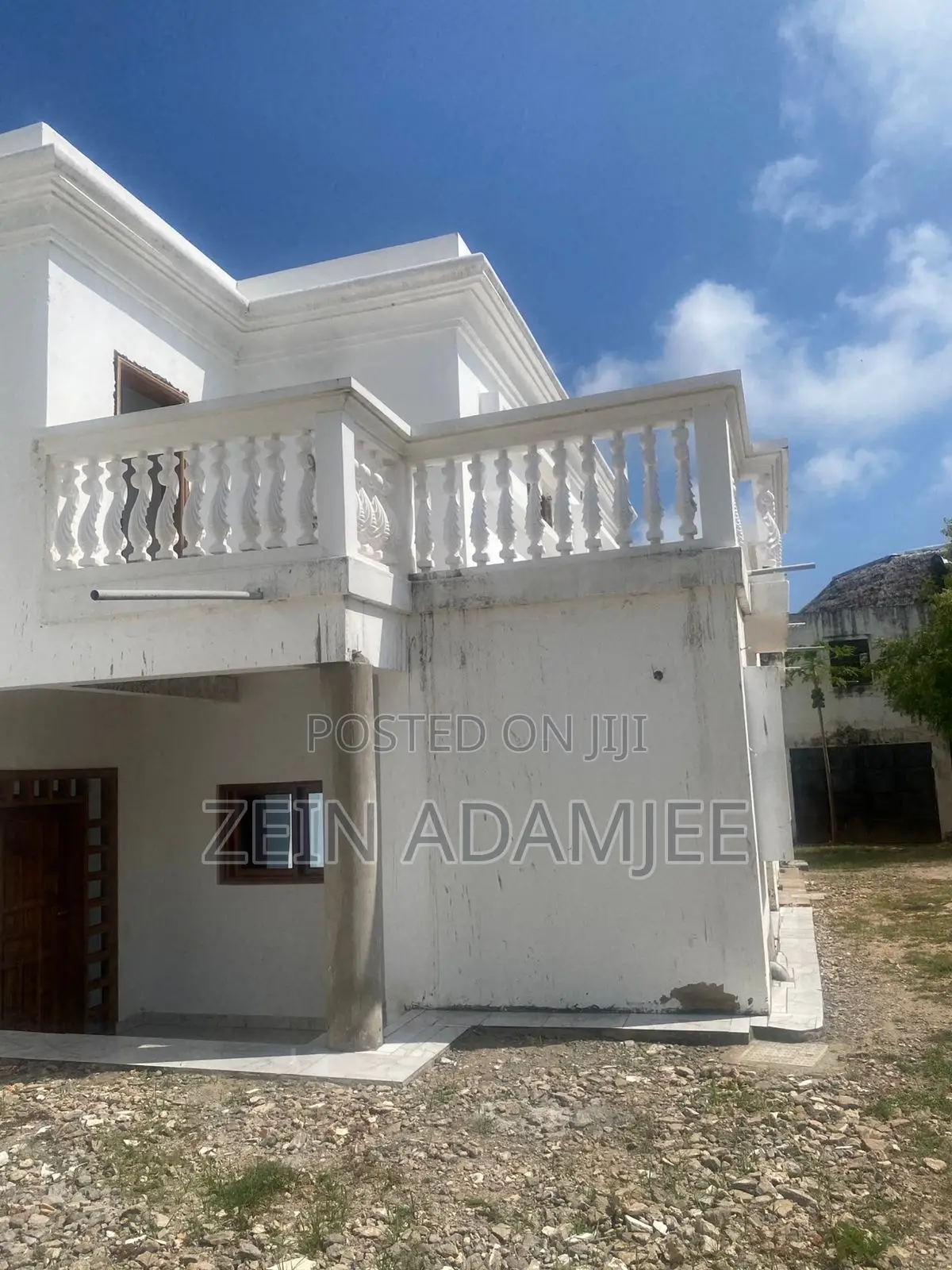 6bdrm Villa in Town Centre for sale