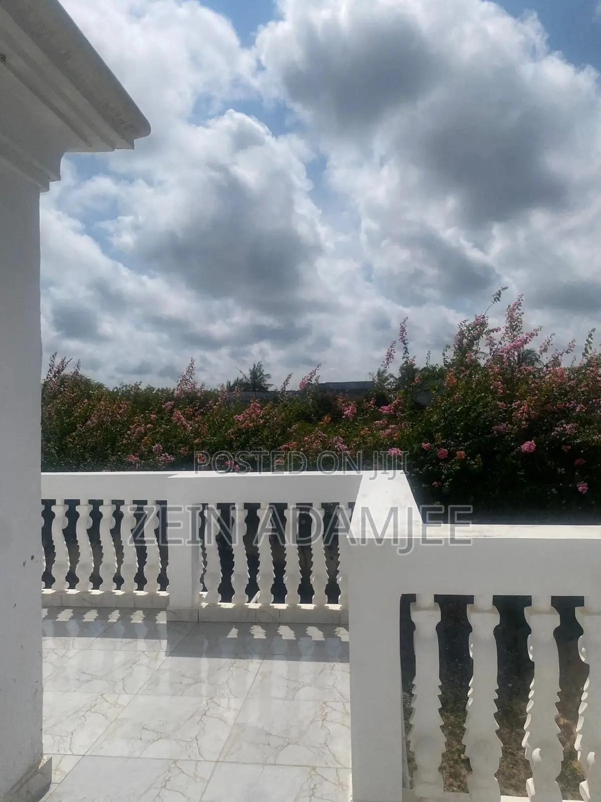 6bdrm Villa in Town Centre for sale