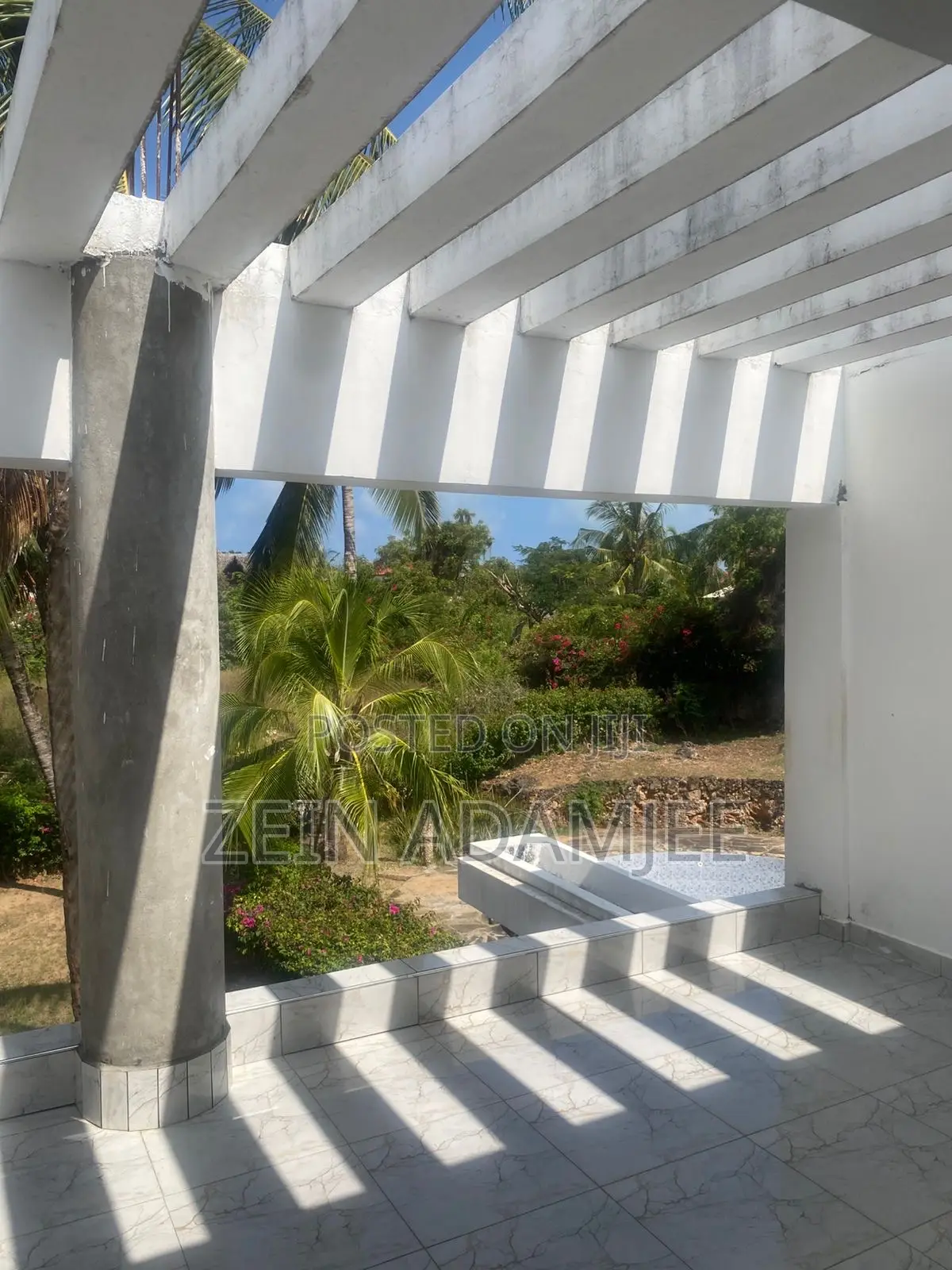6bdrm Villa in Town Centre for sale