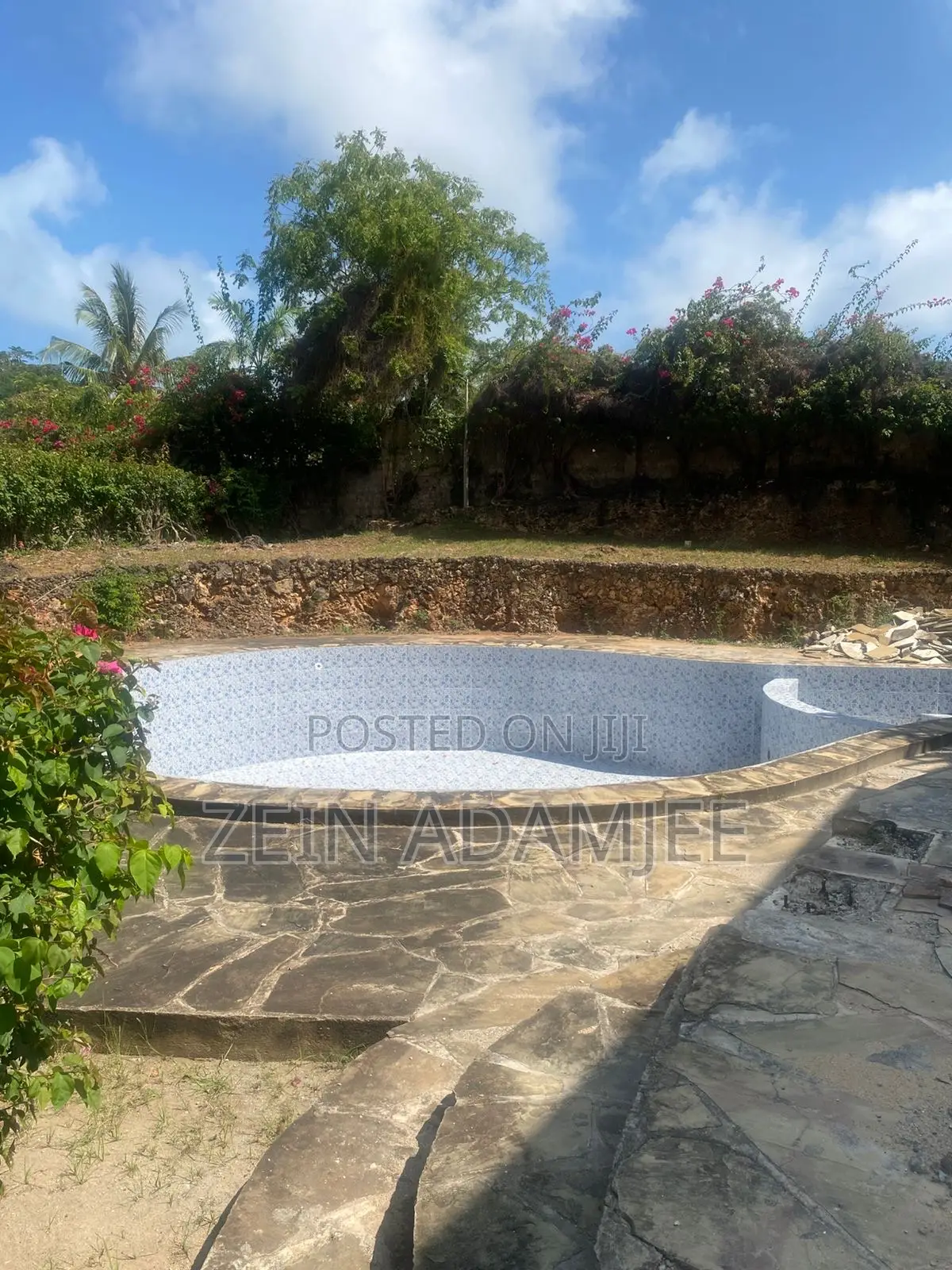 6bdrm Villa in Town Centre for sale