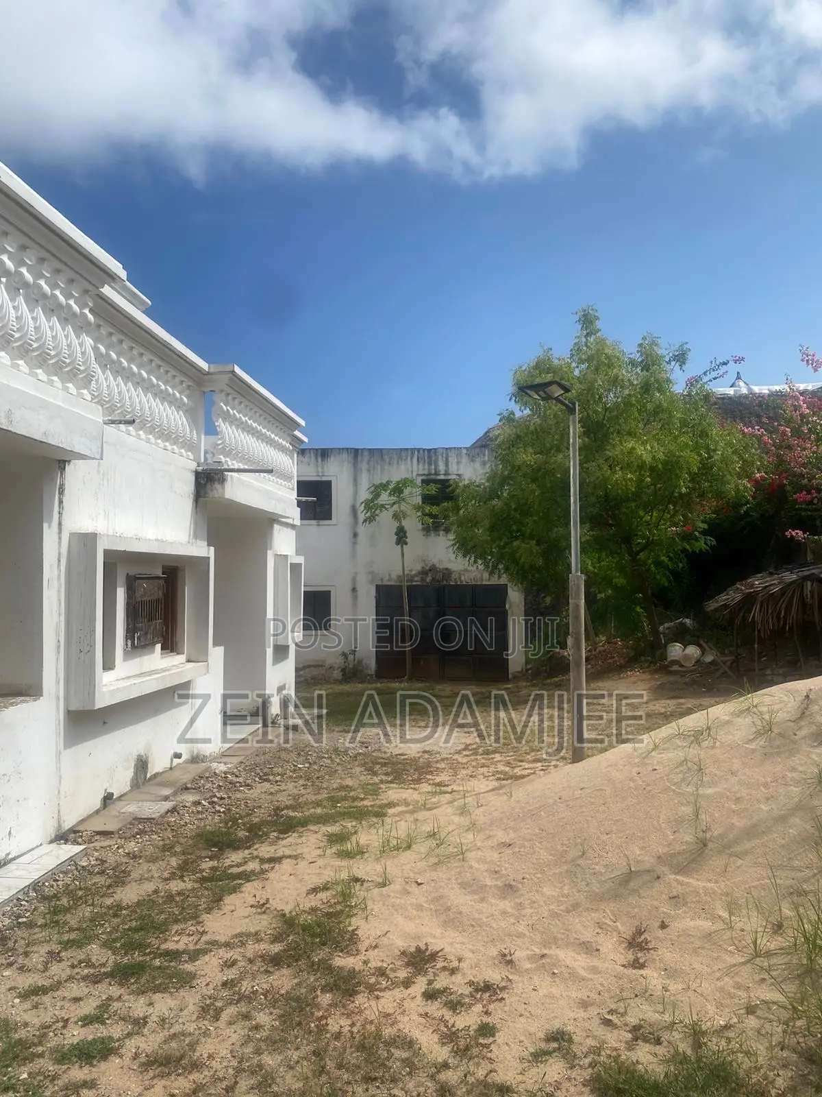 6bdrm Villa in Town Centre for sale