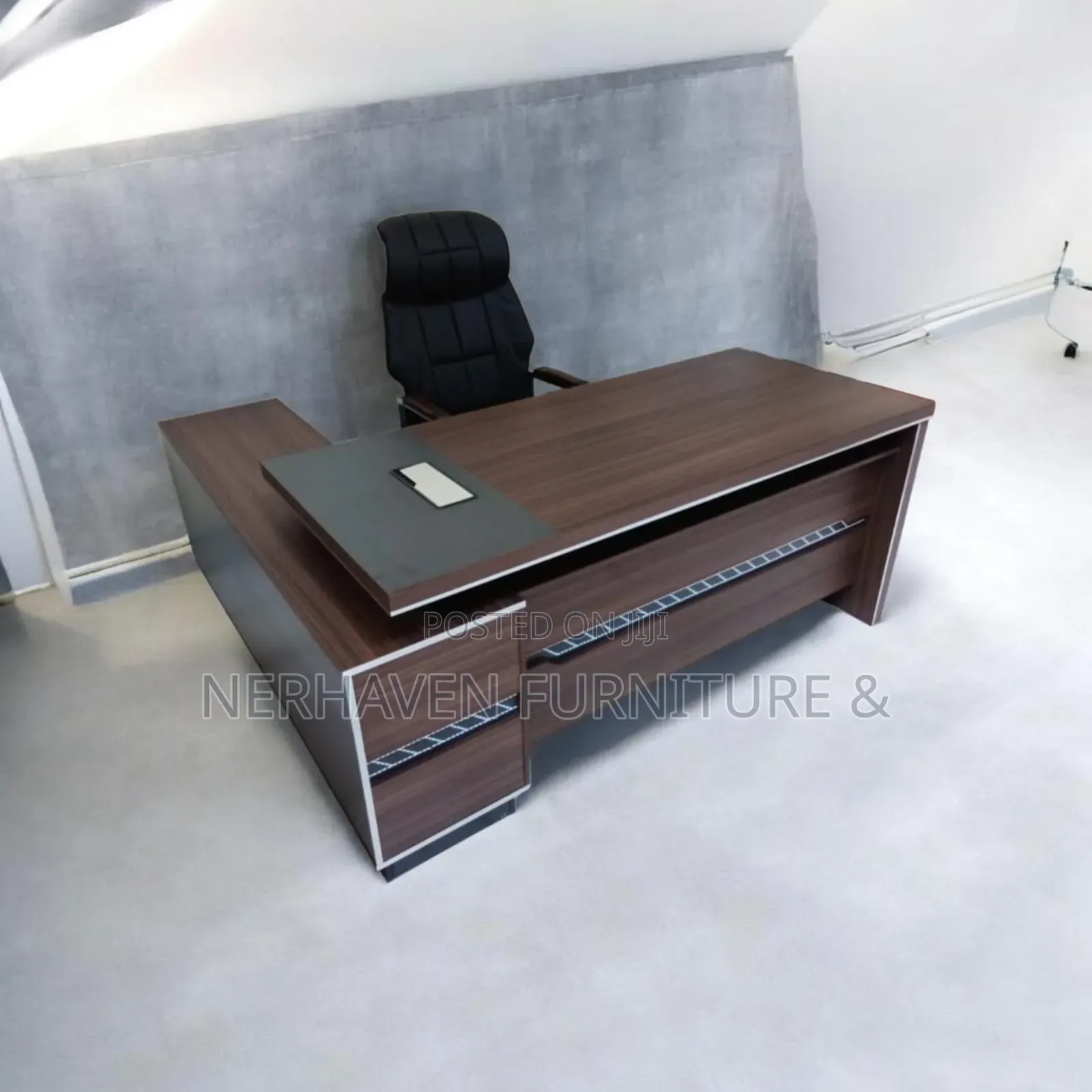 Executive Office Desk – Elegant Office Desk With Storage