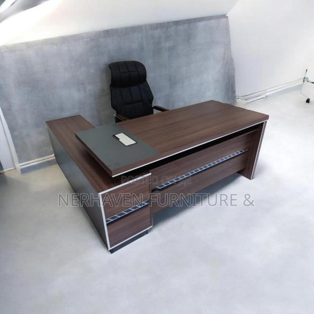 Executive Office Desk – Elegant Office Desk With Storage