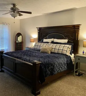 King Sized Walnut Brook Mahogany Bed (6*6)