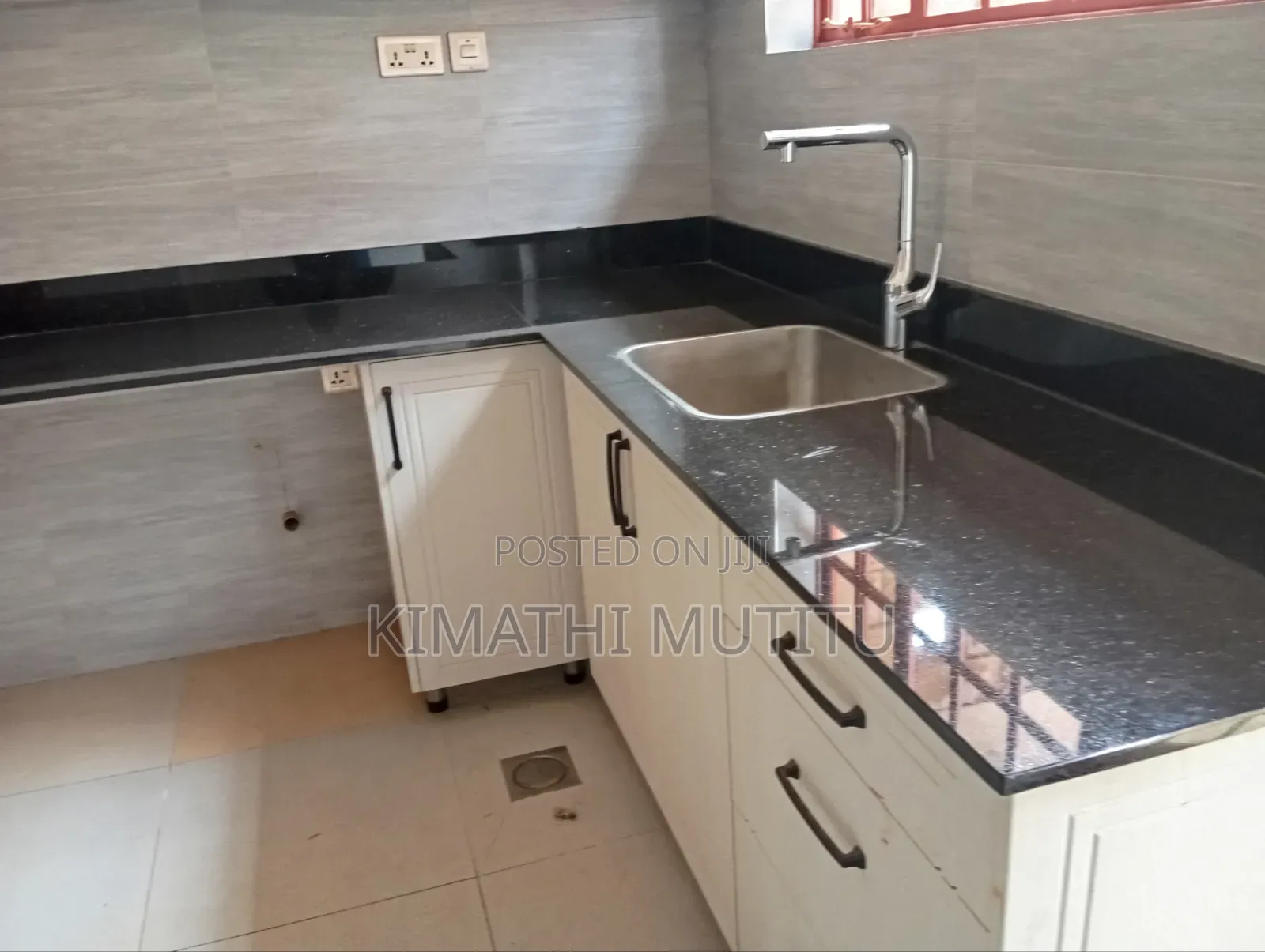 4bdrm Maisonette in Fairacres, Karen C for sale