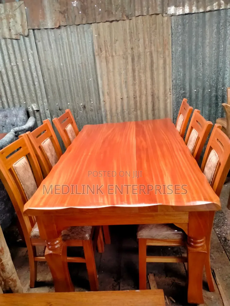 6-Seater Mahogany Crafted Vanish Dinning Table Set
