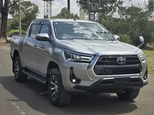 Toyota Hilux Revo Double Cab Deisel 2.4 AWD 2021 Silver