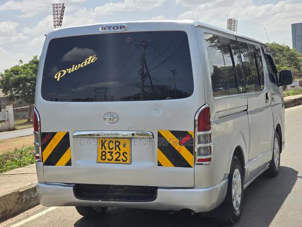 Toyota HiAce 2011 Silver - thumbnail 3