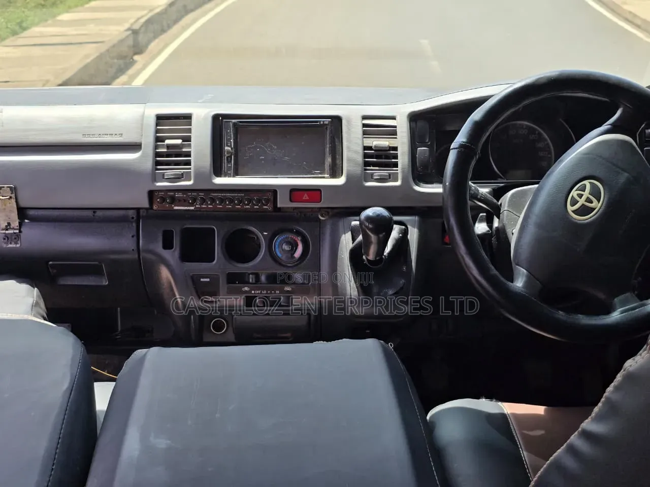 Toyota HiAce 2011 Silver