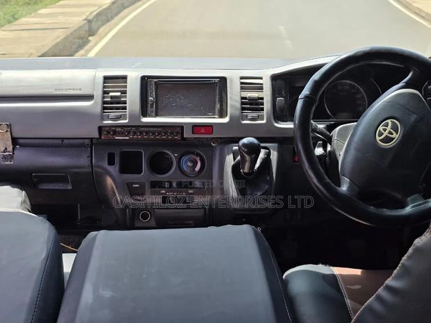 Toyota HiAce 2011 Silver - thumbnail 6
