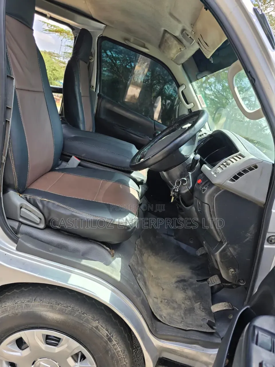 Toyota HiAce 2011 Silver