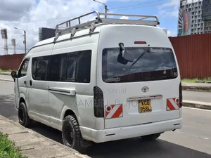 Toyota HiAce 2009 White
