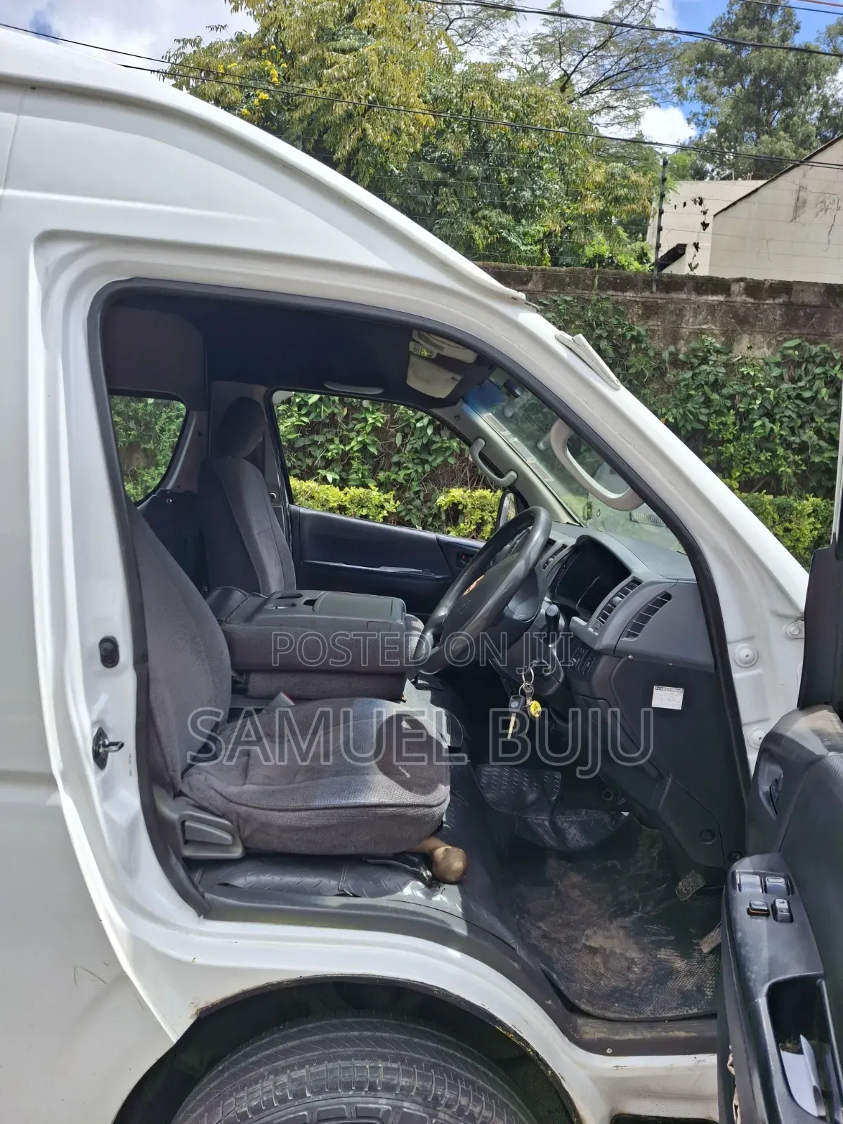 Toyota HiAce 2009 White