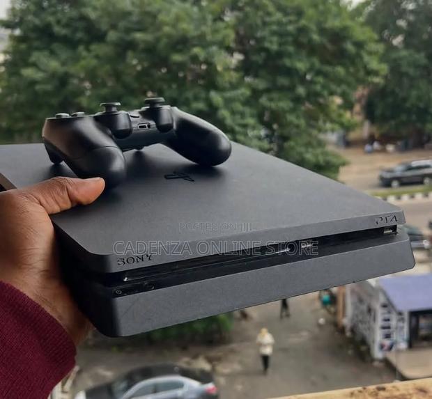 Ex Uk Ps4 Slim Chipped With 8 Games - thumbnail 2