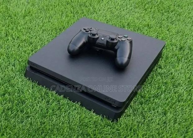 Ex Uk Ps4 Slim Chipped With 8 Games - thumbnail 3