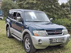 Mitsubishi Pajero Sport 2000 Green