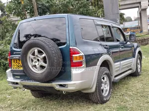 Mitsubishi Pajero Sport 2000 Green