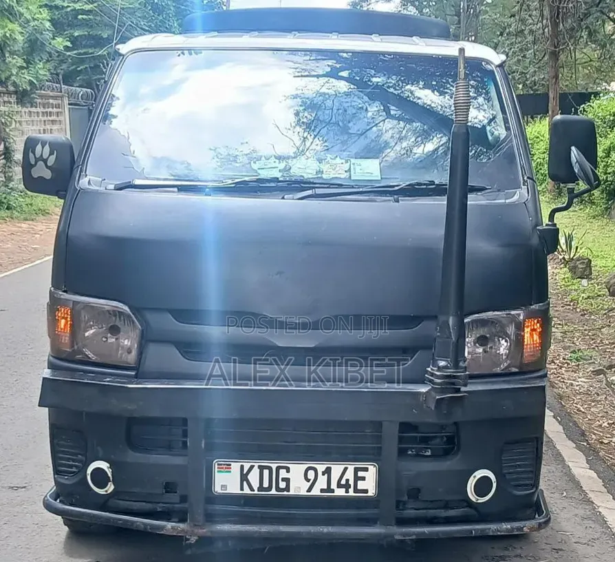 Toyota HiAce 2014 White