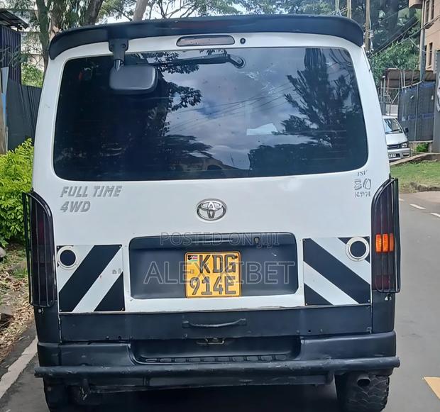 Toyota HiAce 2014 White - thumbnail 5
