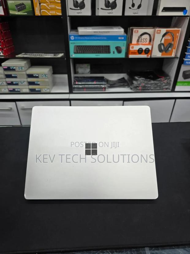 New Laptop Microsoft Surface 8GB Intel Core i5 SSD 256GB