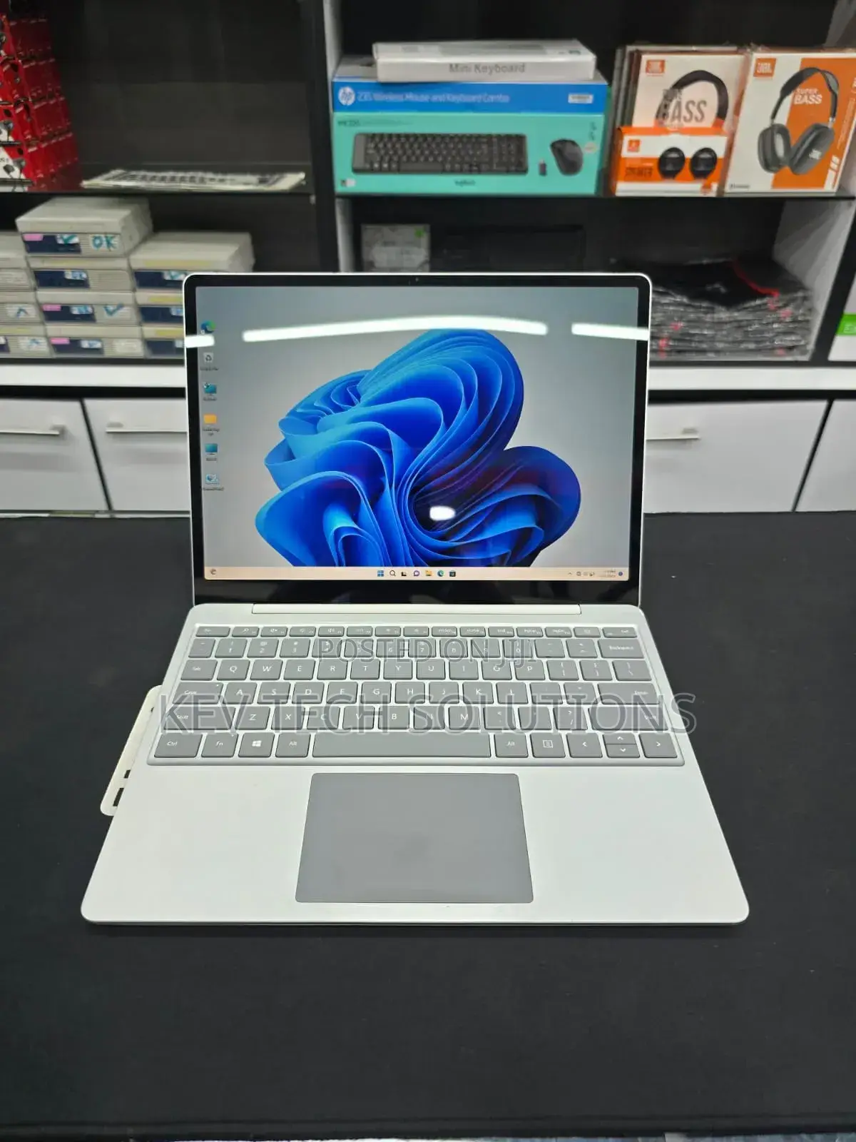 New Laptop Microsoft Surface 8GB Intel Core i5 SSD 256GB