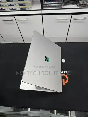 New Laptop Microsoft Surface 8GB Intel Core i5 SSD 256GB