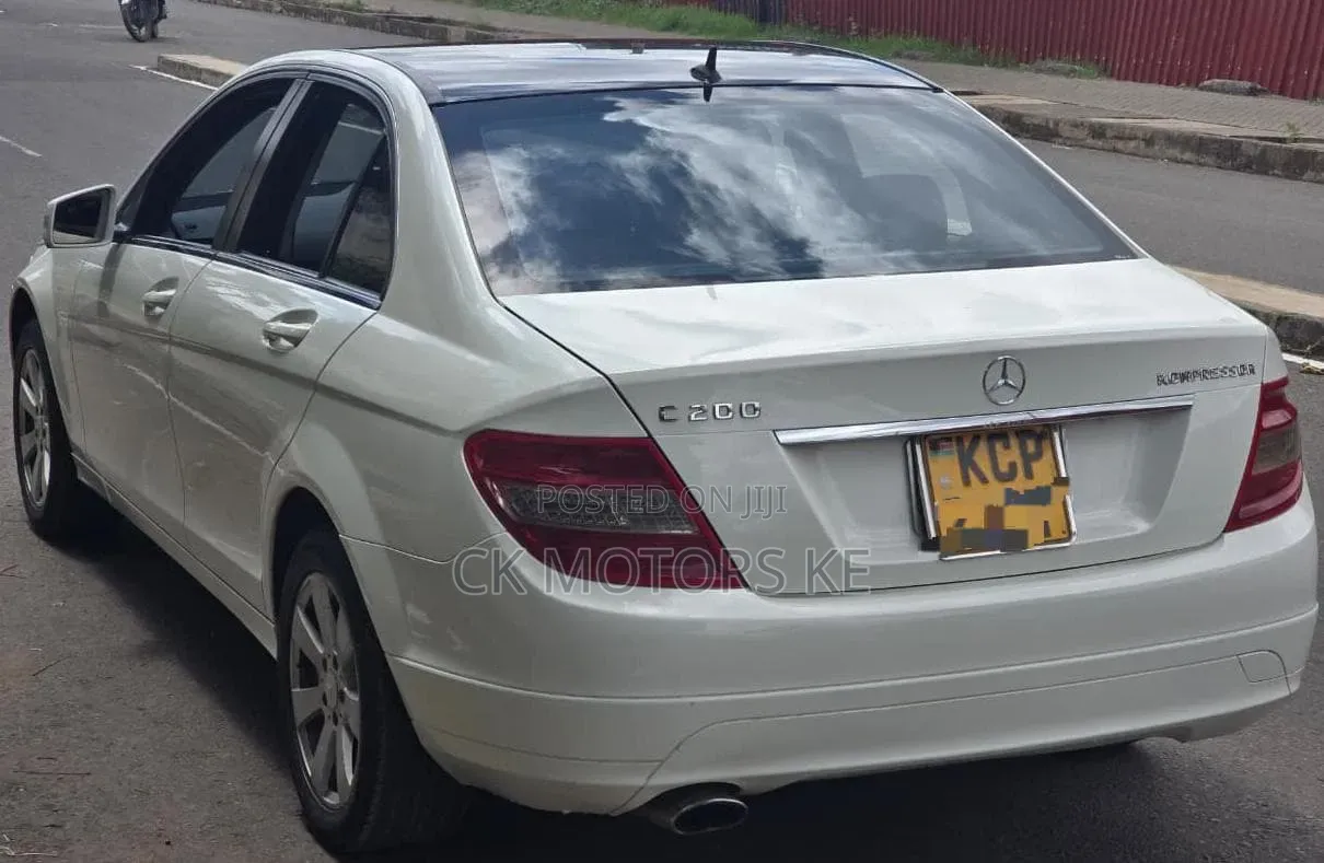 Mercedes-Benz C200 2011 White