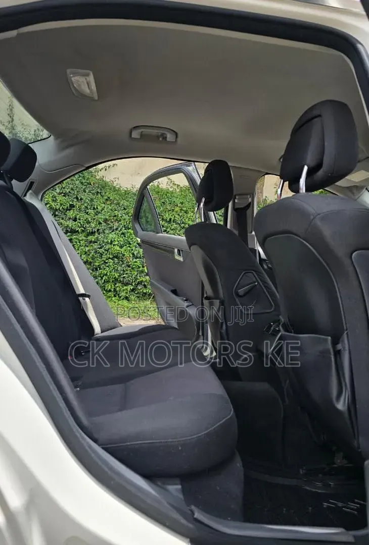 Mercedes-Benz C200 2011 White