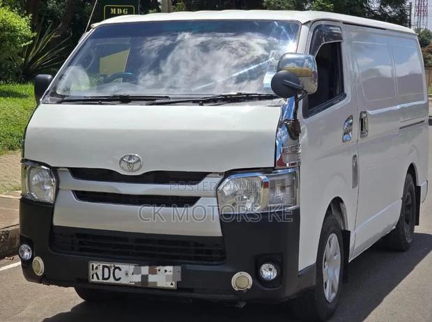 Toyota HiAce 2014 White